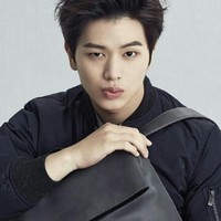 Artis Korea selanjutnya yang masuk daftar ini adalah Yook Sung Jae. Sung Jae merupakan personil boy band BtoB yang bermain di serial Goblin. Foto: Instagram