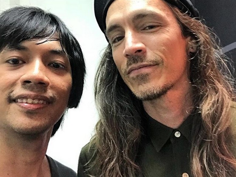 Foto Bareng Vokalis Incubus, Rian DMASIV Belajar Selfie di Rumah Foto Bareng Vokalis Incubus, Rian DMASIV Belajar Selfie di Rumah