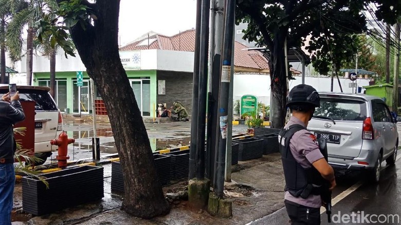 Polisi: Paket Berisi Pakaian di RS Muhammadiyah Ditaruh Wanita Bercadar Polisi: Paket Berisi Pakaian di RS Muhammadiyah Ditaruh Wanita Bercadar