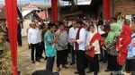 Foto: Jokowi ke Rumah Tokoh Pers Adinegoro dan Beri Sertifikat Tanah