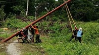 Salah satu tokoh masyarakat Desa Waikotong Baru Ahmad Bafagih mengucapkan rasa terimakasihnya kepada PLN yang telah melistriki desanya. Pool/PLN Wilayah Maluku dan Maluku Utara.