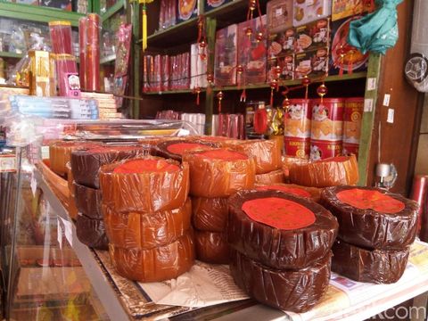 Mengintip Kios Serba Imlek di Pasar Gede Solo