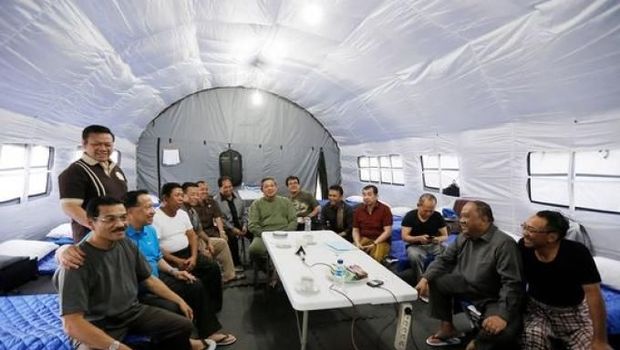Presiden SBY dan para menteri menginap di tenda saat di Sinabung, 2014