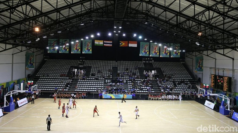 Sudah Direnovasi, Atap Hall A Basket di GBK kok Masih Bocor? Sudah Direnovasi, Atap Hall A Basket di GBK kok Masih Bocor?