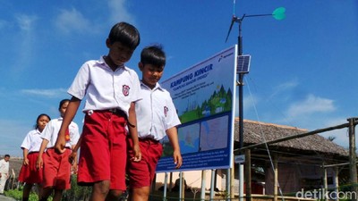 Menengok Kebun Angin Mini yang Terangi Kampung Laut