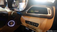 Wuling Cortez diunggulkan dengan fitur Tire Pressure Monitoring System (TPMS) yang menampilkan tekanan angin ban dalam satuan bar yang bisa dipantau di layar MID.