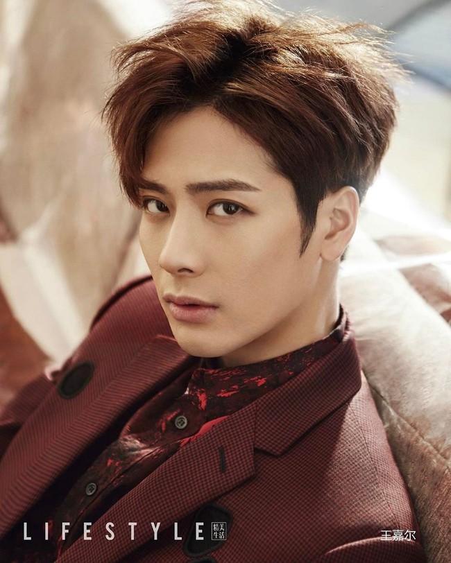 Jackson Wang adalah pria asal Hong Kong yang tergabung dalam boy band Korea GOT7. Selain kemampuan rap, wajah tampan Jackson menjadi salah satu faktor yang membuatnya memikat para penggemar. Foto: Instagram