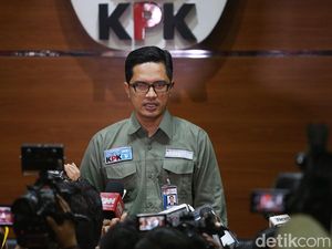 KPK Geledah Rumdin Anggota DPR F-PAN Terkait Kasus Mafia Anggaran