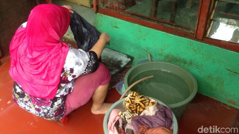 Banjir di Kampung Arus Cawang Surut, Warga Kembali Beraktivitas Banjir di Kampung Arus Cawang Surut, Warga Kembali Beraktivitas