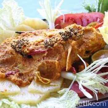 Huaah! Sengatan Pedas Ikan Tombur Bikin Lidah Bergetar