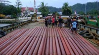 Mayoritas pelanggan PLN di Pulai Buru sendiri yakni pelanggan rumah tangga. Pool/PLN Wilayah Maluku dan Maluku Utara.