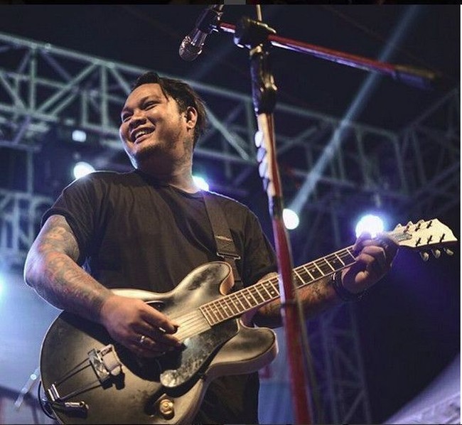 Eks vokalis band Last Child, Virgoun baru-baru ini menjadi sorotan karena perselingkuhannya yang dibongkar oleh istri, Inara Rusli. Ina secara blak-blakan menyebut jika suaminya itu telah berselingkuh dengan seorang wanita bernama Austina Tenri Ajeng Anisa. Foto: dok Instagram Virgoun