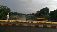 Suasana sore sehabis hujan di Kanal Banjir Timur di Jalan Kebon Nanas, Jakarta Timur. Rencananya, bila sodetan Ciliwung selesai maka air dari Ciliwung itu langsung dibelokkan ke sini. (Samsudduha Wildansyah/detikcom)