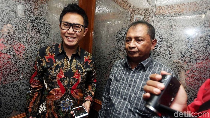 Sejumlah pelawak mendatangi Kementerian Luar Negeri, Jakarta, Jumat (9/2/2018). Mereka mempertanyakan nasib pelawak, Cak Percil-Cak Yudho yang ditahan di Hong Kong.