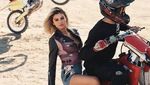 Selena Gomez Tetap Kece saat Dibonceng, Kok Bisa?