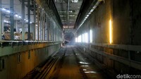 Stasiun Senayan merupakan stasiun bawah tanah pertama MRT Jakarta yang menjadi transisi dari  jalur layang yang berakhir di Sisingamangaraja, dan kemudian terus turun ke bawah tanah menuju Stasiun Senayan. Eduardo Hasian Simorangkir/detikcom.
