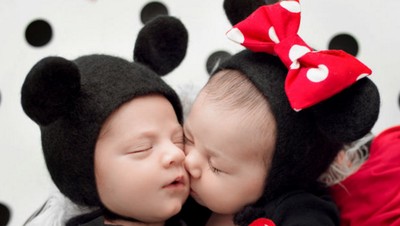 Gemas Banget! Saat Bayi Baru Lahir Jadi Mickey dan Minnie Mouse