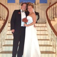 Sayangnya tak semua foto pernikahan berjalan lancar. Terkadang pengantin diganggu oleh penampakkan tidak ramah seperti ini. Foto: Reddit/Imgur