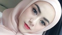 Banyak yang setuju dan adapula yang mengatakannya lebih cantik tanpa hijab. (Dok. Instagram/dylan_sahara)