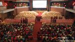 Ribuan Orang Antre untuk Terima Bingkisan Imlek