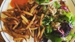 Ada Fried Chicken Waffle dan Mug 100 Wajah Lucu di Kafe Ini