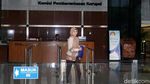 Senyum Manis dr Nadia Usai Diperiksa KPK