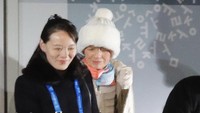 Adik perempuan Kim Jong Un, Kim Yo Jong saat menghadiri seremoni pembukaan Olimpiade Musim Dingin. Dalam kunjungannya ke Korsel ini, wanita itu disebut-sebut membawa pesan pribadi dari kakaknya. (Foto: Reuters)
