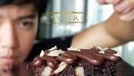 10 Pose Keseruan Nicky Tirta Bersama Kue Cantik Buatan Sendiri