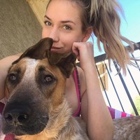 Wanita yang dijuluki pegolf blonde cantik ini juga pernah menjadi model pakaian renang. Foto: Instagram