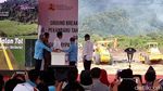 Di Kaki Bukit, Jokowi Resmikan Proyek Tol Padang-Pekanbaru