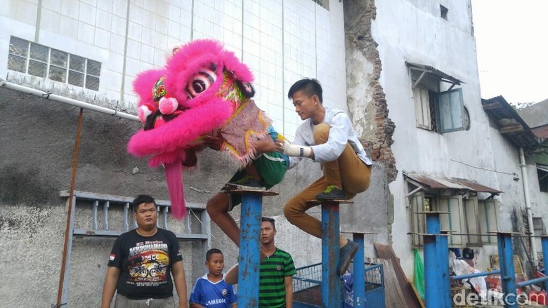 Mengintip Kerasnya Latihan Pemain Barongsai Jelang Imlek di Semarang Mengintip Kerasnya Latihan Pemain Barongsai Jelang Imlek di Semarang