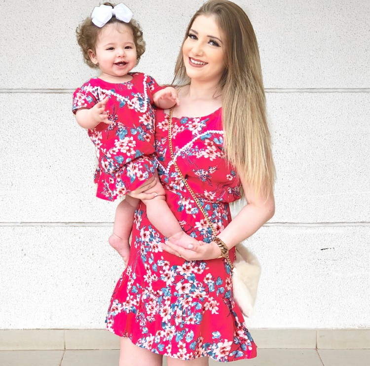 Super Cute! Saat Bunda Pakai Baju Kembaran dengan si Kecil