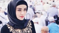 Penampilan Dylan dengan hijab. (Dok. Instagram/dylan_sahara)
