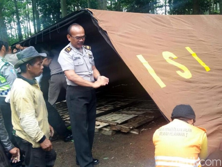Hati-hati, Jalur Alternatif Puncak Minim Penerangan Hati-hati, Jalur Alternatif Puncak Minim Penerangan