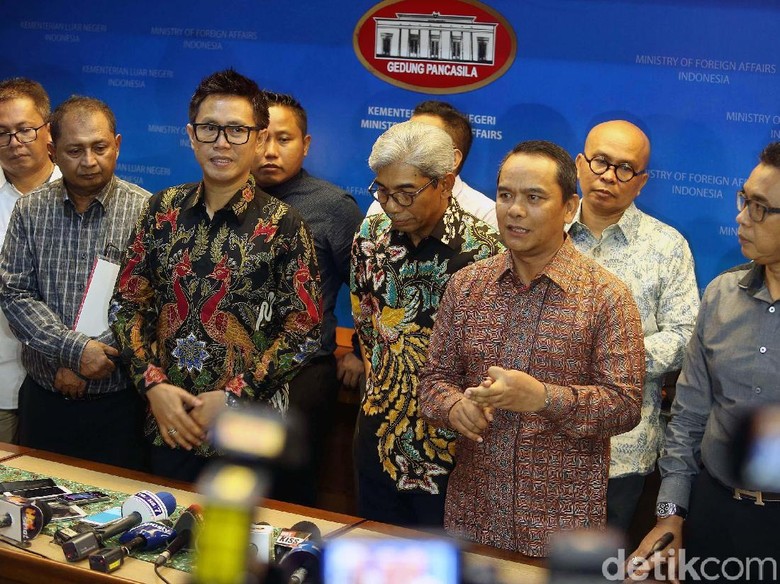Eko Patrio Tak Masalah Tebus Denda Rp 78 Juta untuk 2 Pelawak di Hongkong Eko Patrio Tak Masalah Tebus Denda Rp 78 Juta untuk 2 Pelawak di Hongkong
