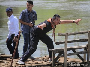 TB Hasanuddin Unjuk Kebolehan Pencak Silat ke Simpatisan