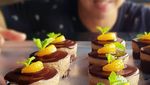 10 Pose Keseruan Nicky Tirta Bersama Kue Cantik Buatan Sendiri
