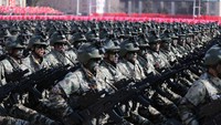 Biasanya, parade militer tahunan Korut digelar pada bulan April. Namun, tahun ini acaranya dipercepat ke bulan Februari.