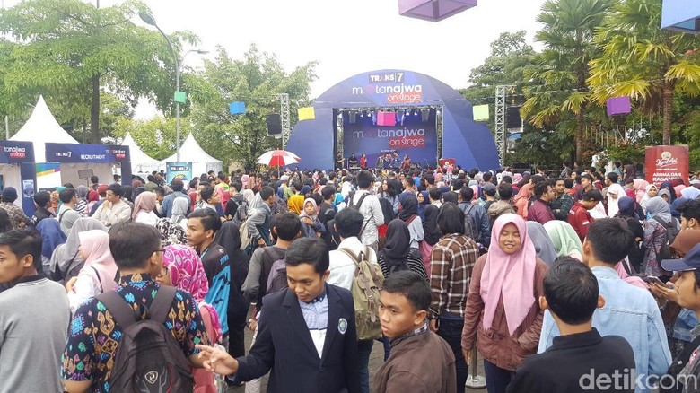 Antrean Mengular, Tukar Tiket Mata Najwa di Malang Antrean Mengular, Tukar Tiket Mata Najwa di Malang