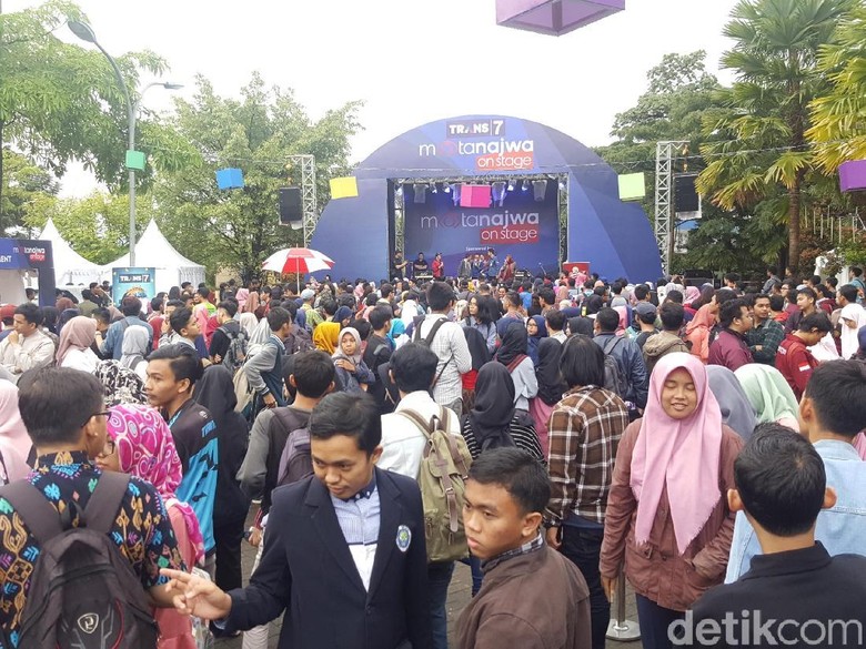 Trans 7 Goes To Campus, Ada Mata Najwa On Stage di Malang Trans 7 Goes To Campus, Ada Mata Najwa On Stage di Malang