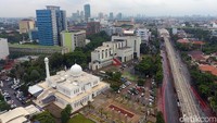 PT Mass Rapid Transit (MRT) Jakarta menargetkan pemasangan rel kereta bisa selesai pada bulan Maret 2018.