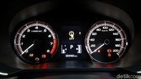 Untuk membantu pengendara saat memarkir mobil, parking sensor ada di dalam Livina sementara Xpander belum. Foto: Muhammad Ridho
