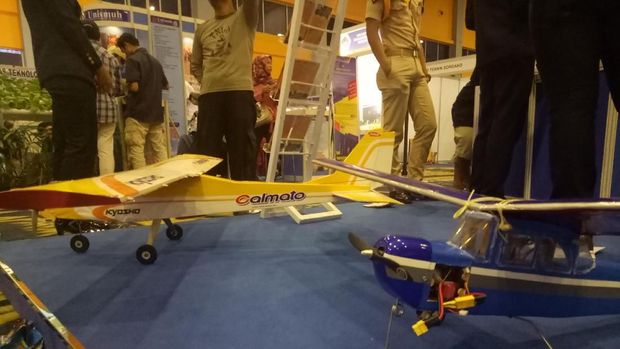 Mahasiswa Makassar Bikin Pesawat Tanpa Awak Rp 8 Jutaan/Unit