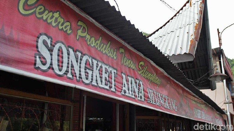 Foto: Toko Songket Silungkang di Sawahlunto (Johanes Randy/detikTravel) Foto: Toko Songket Silungkang di Sawahlunto (Johanes Randy/detikTravel)