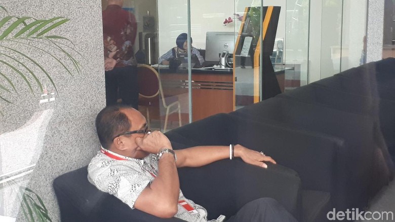 Ajudan Novanto Penuhi Panggilan KPK Terkait Kasus e-KTP Ajudan Novanto Penuhi Panggilan KPK Terkait Kasus e-KTP