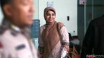 Senyum Manis dr Nadia Usai Diperiksa KPK