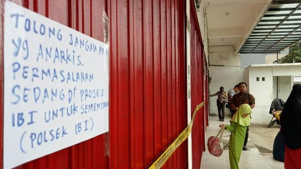 Tak Kunjung Berangkat, Jamaah Umrah Geruduk Kantor Travel di Sumsel