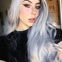 Namun Amethyst Rose tidak menyarankan followers-nya mengikuti caranya yang membuat tato freckles sendiri di wajahnya. Foto: Instagram