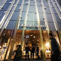 Menabung tampaknya bukan prioritasmu. Kamu tak segan untuk merogoh kocek dalam-dalam demi mendapatkan produk incaran. (Foto: Junko Kimura/Getty Images)