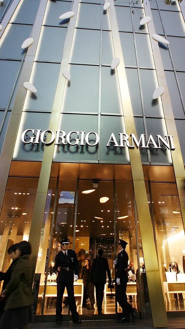 Menabung tampaknya bukan prioritasmu. Kamu tak segan untuk merogoh kocek dalam-dalam demi mendapatkan produk incaran. (Foto: Junko Kimura/Getty Images)